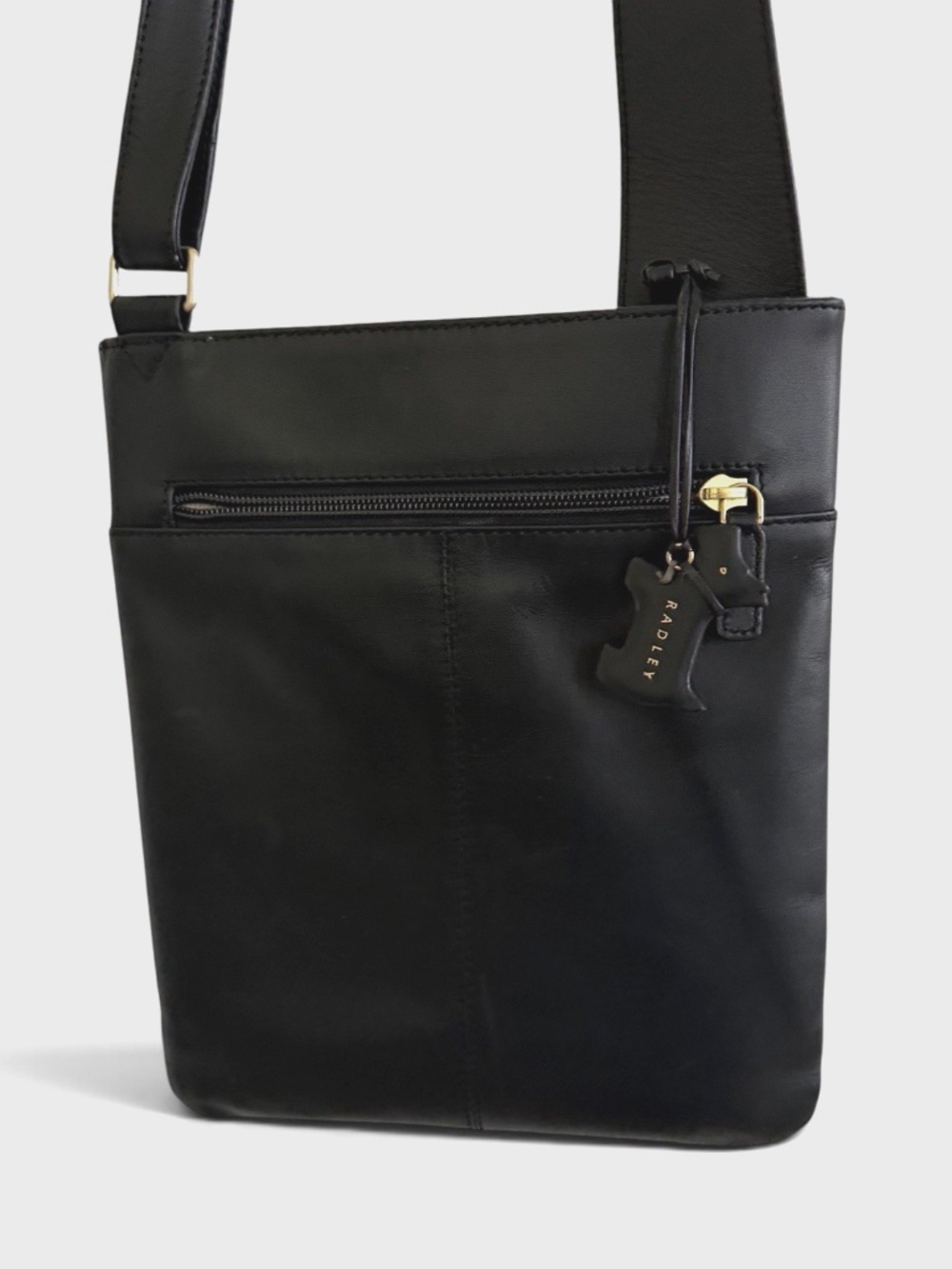 Radley London Pockets Black Leather Slim Crossbody Bag / Purse Scottie Dog Charm - Picture 4 of 12